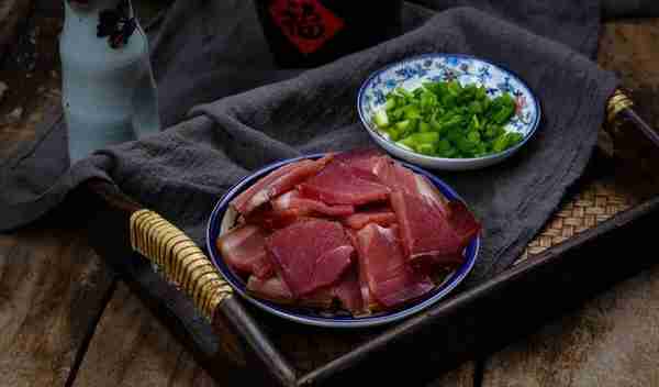 壹邦小知识：腌腊肉用什么部位的肉比较好 腌腊肉一斤肉要多少盐