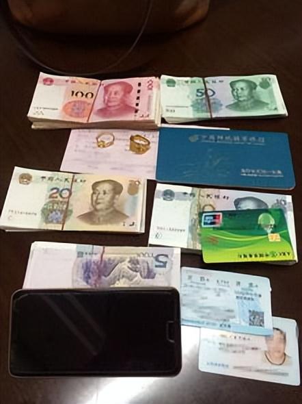 9月30日起，农业银行最新规定！1万元存一到三年利息是多少？